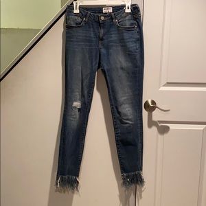 Distressed Frayed Bottom Skinny Jean Sz 28